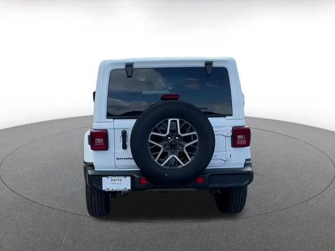 Used 2025 Jeep Wrangler Sahara image 10