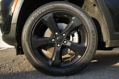 Used 2023 Jeep Grand Cherokee L Laredo image 13