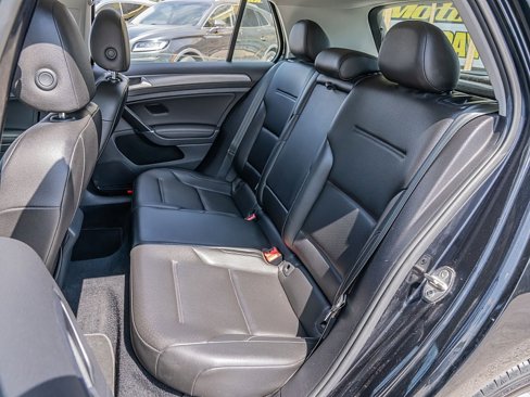 Used 2021 Volkswagen Golf 4-Door image 17