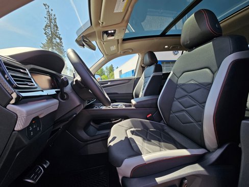 New 2025 Volkswagen Atlas Peak Edition SE image 13