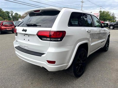 Used 2021 Jeep Grand Cherokee Laredo X image 3