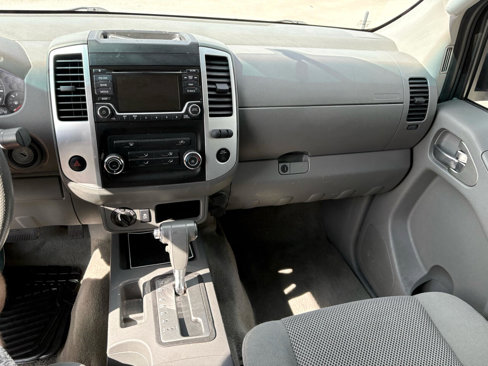 Used 2016 Nissan Frontier SV image 32