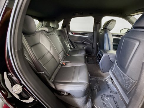 Used 2024 Porsche Cayenne image 20