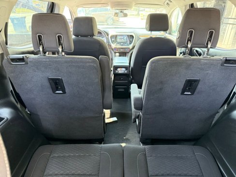 Used 2018 GMC Acadia SLE image 20