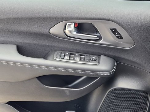 New 2025 Chrysler Pacifica Select image 19