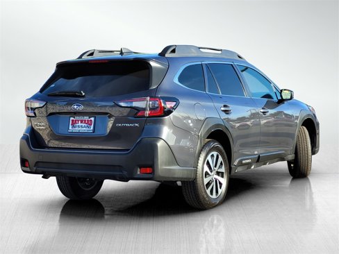 Used 2024 Subaru Outback Premium image 5