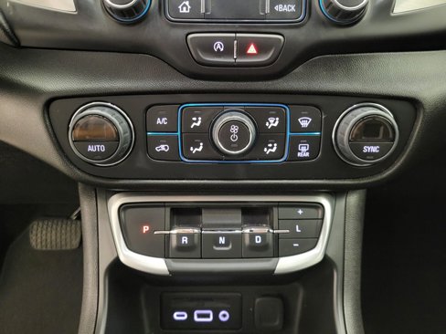 Used 2024 GMC Terrain SLT image 33
