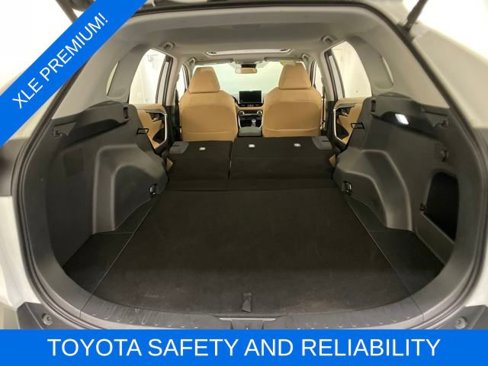 Used 2025 Toyota RAV4 XLE Premium image 28