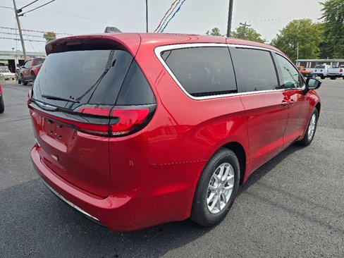 New 2026 Chrysler Pacifica Select image 5