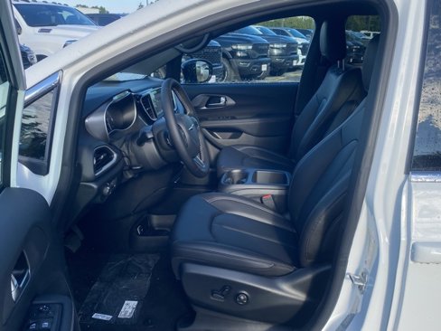 New 2026 Chrysler Voyager LX image 15