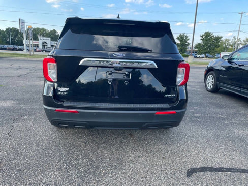 Used 2021 Ford Explorer XLT image 3