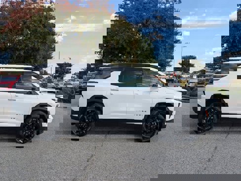 New 2026 Chevrolet Traverse LT w/ Enhanced Driving Package image 3