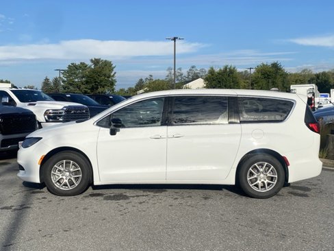 New 2026 Chrysler Voyager LX image 4