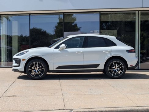 Certified 2024 Porsche Macan image 2