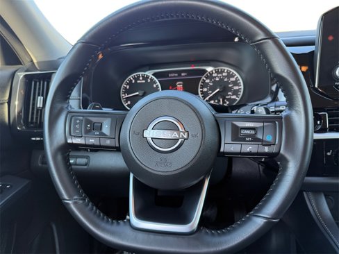 Used 2025 Nissan Pathfinder SV image 12