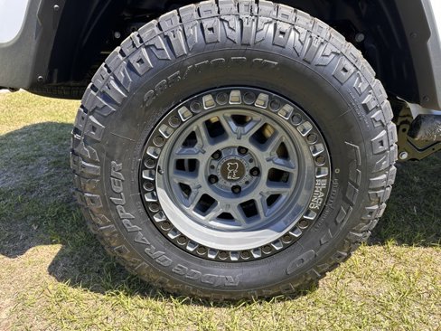 New 2025 Jeep Gladiator Sport image 9