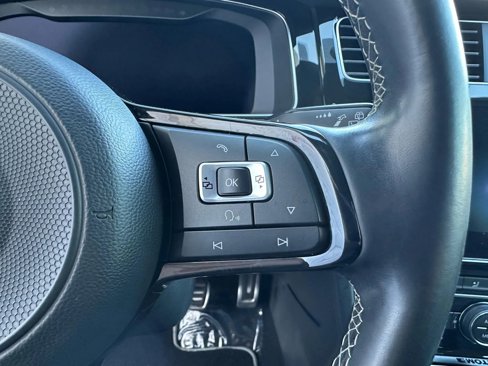 Used 2018 Volkswagen Golf R 4-Door image 17
