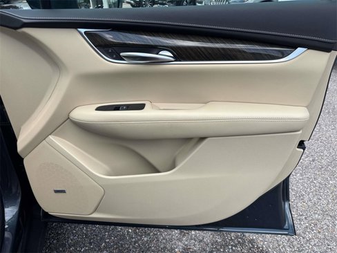 Used 2019 Cadillac XT5 FWD image 13