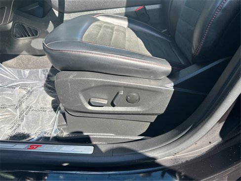 Certified 2023 Ford Edge ST-Line w/ Class II Trailer Tow Package image 24