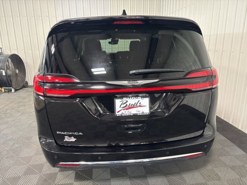 Used 2024 Chrysler Pacifica Touring-L image 5