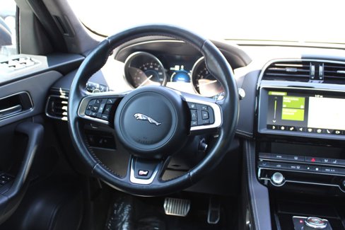 Used 2020 Jaguar F-PACE S image 12