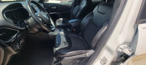 Used 2019 Jeep Cherokee Latitude Plus image 11