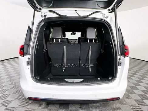 New 2026 Chrysler Pacifica Select image 26