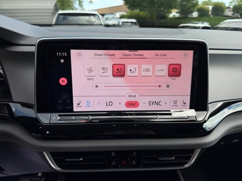New 2025 Volkswagen Atlas Peak Edition SE image 18