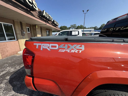 Used 2017 Toyota Tacoma TRD Sport image 6