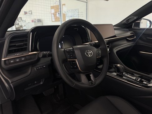 Used 2025 Toyota Crown Signia image 14