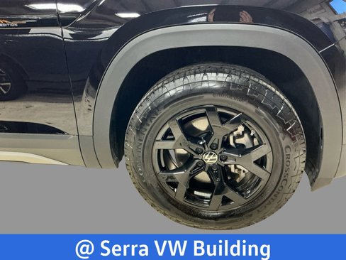 Certified 2025 Volkswagen Atlas Peak Edition SE image 17