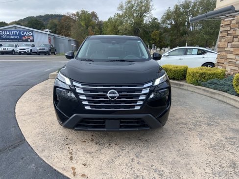Used 2024 Nissan Rogue SV image 2