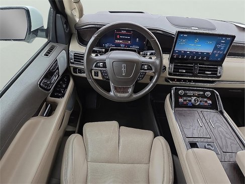 Certified 2024 Lincoln Navigator L Reserve image 10