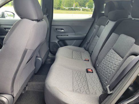 New 2025 Nissan Kicks SV w/ SV Premium Package image 30