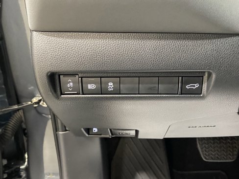 Used 2023 Toyota Venza LE image 24