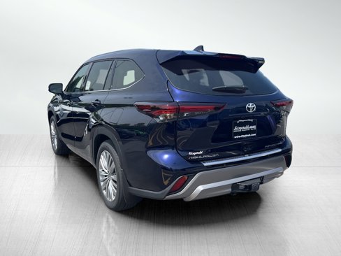 New 2025 Toyota Highlander Platinum image 10