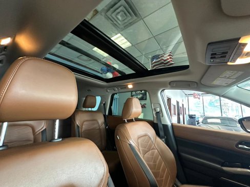 Used 2023 Nissan Pathfinder Platinum w/ Black Appearance Package image 45