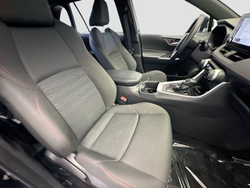 Used 2024 Toyota RAV4 SE image 16