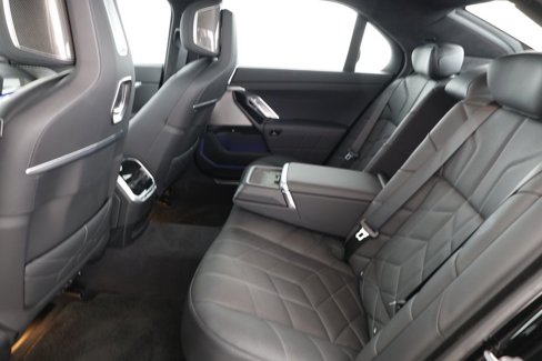Used 2024 BMW 740i image 21