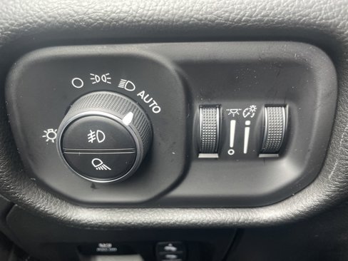 New 2026 RAM 1500 4x4 Crew Cab image 18