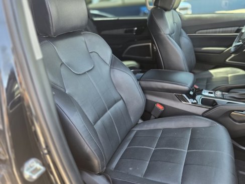 Used 2024 Kia Telluride EX w/ EX Captain's Chair Package image 30