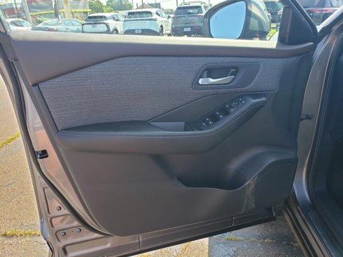 Used 2023 Nissan Rogue SV image 13