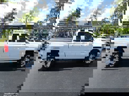 Used 2018 Chevrolet Silverado 1500 LT image 2
