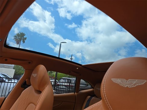 Used 2023 Aston Martin DBX image 15