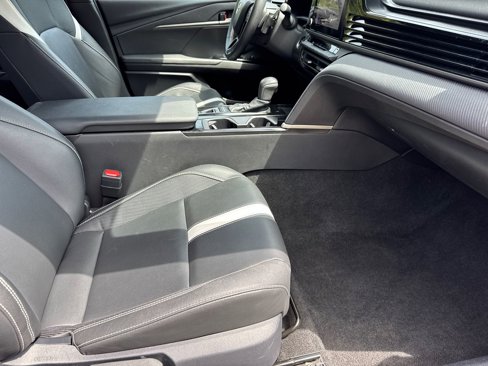 Used 2025 Toyota Camry SE image 13