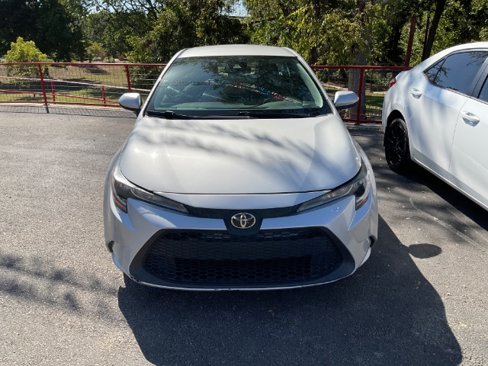Used 2021 Toyota Corolla LE image 2