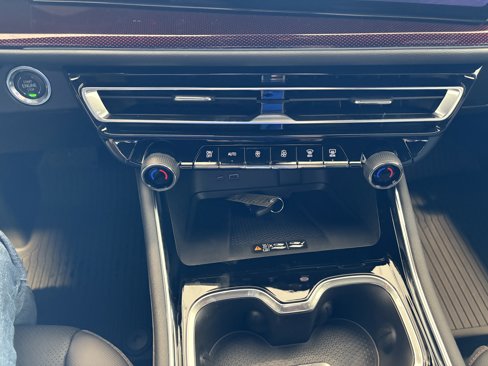New 2026 Chevrolet Traverse Z71 w/ Driver Confidence Package image 17
