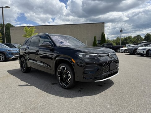 New 2025 Volkswagen Tiguan SEL R-Line image 3