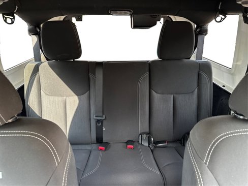 Used 2017 Jeep Wrangler Unlimited Rubicon w/ Connectivity Group image 22