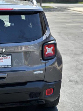 Used 2020 Jeep Renegade Latitude w/ Popular Equipment Group image 6